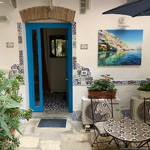 Gasthuis Cortile Azzurro, Trapani